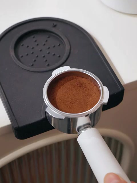 Affordable, practical, and good-looking coffee maker.Mesin kopi yang murah, praktikal, dan cantik, Petrus PE2170 #coffeemachine#kopi#coffee