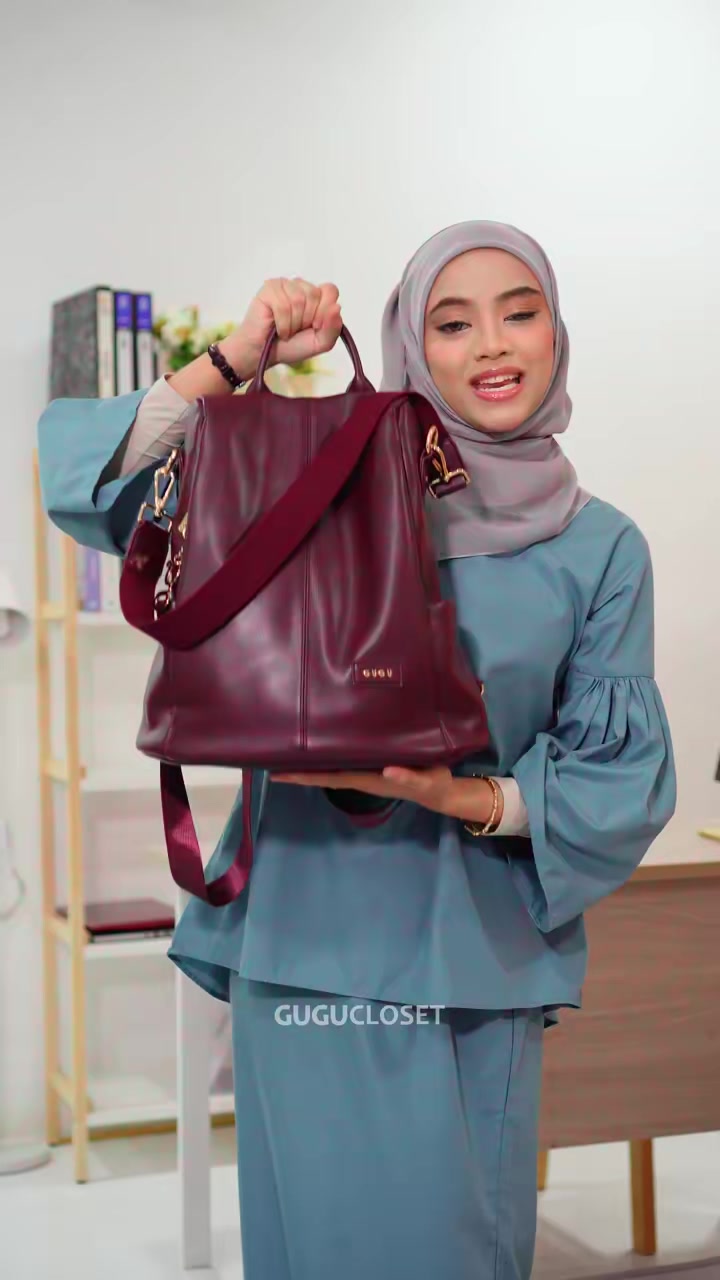 Korang dah ada backpack anti pencuri ke belum?  Jelly Backpack bukan je spacious, tapi design dia lebih secure untuk daily & travel. Practical, stylish & selesa untuk bawak ke mana-mana 🤎 #gugucloset #fyp #jellybygugu #gugu02