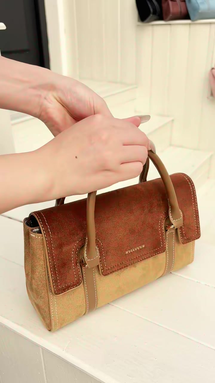 Your next Cecilia doesn‘t have to be just one color. 🎨 Five soft hues, all around you. From the gentle khaki in hand to the serene blue, sweet pink, classic brown, and powerful black beside you. The full Cecilia Bag collection is now available.​...
