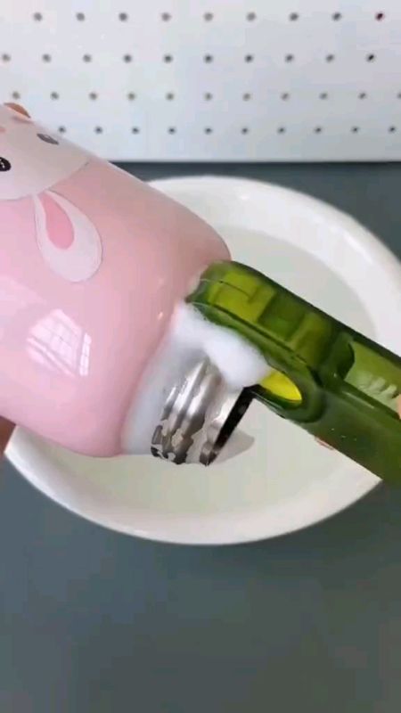 3 in 1 Bottle Brush lid cleaning