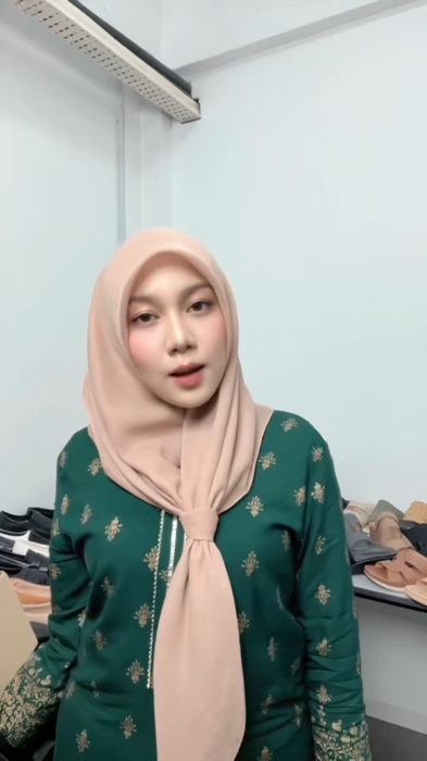 Abanggg boleh tekan beg kita untuk dapatkan kasut yg hana tunjuk 😍#foryou