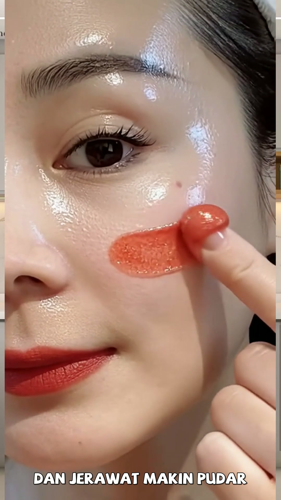 Kulit lebih cerah, licin dan berseri dengan Dragon Blood Cream. Sesuai untuk semua jenis kulit, lawan masalah... #viral #MalaysiaShopping #Moisturizer