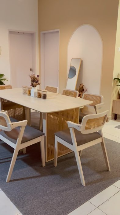 1+8 Dining table ni i beli dengan harga RM1189 je! Worth it!  Lama tunggu seller restock. Ni dia dah restock baik order cepat. #diningtable