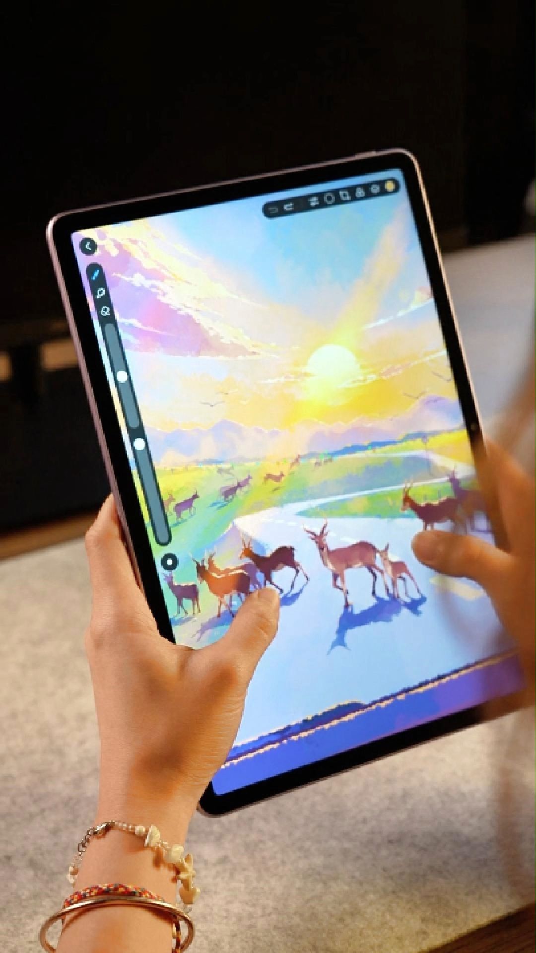 Your new everyday essential just dropped — this tablet’s got you covered.
Lightweight, powerful, and easy on the eyes 👀
#HUAWEIMatepad #Tablets
