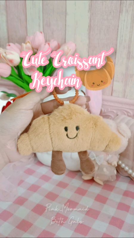 How can a croissant look this cute 🥰 #keychain #bagcharm #plushpendant #cuteitems #croissant #gift #shopeehaul #shopeelagimurah #plushkeychain