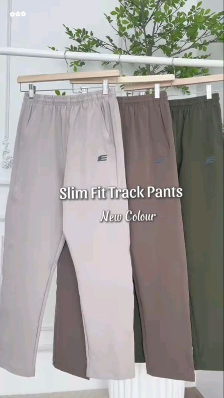 #slimfitpants #tracksuitstyle #casualoutfits #fitfashion #streetstyle #comfyandcool #slimfit #trackpants #outfitideas #fashion #comfyoutfit